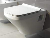 Duravit Durastyle Rimless perem nélküli fali WC, mélyöblítésű, látható rögzítéssel